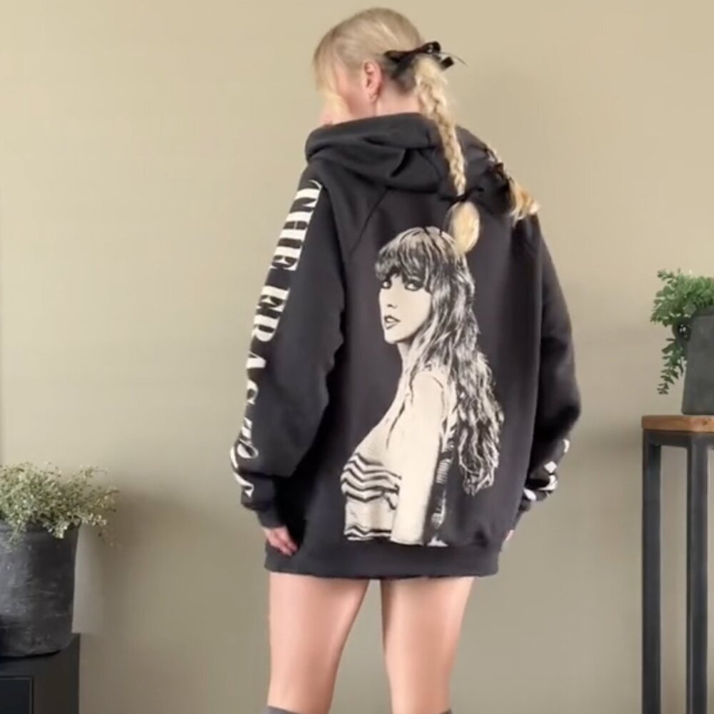 Official Taylor Swift The Eras Tour Black Hoodie - Size M 🖤 (Rare)